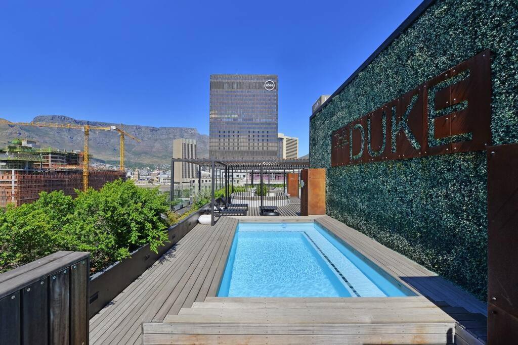 Zainab - Modern Centre Aprt- And Mountain Views!